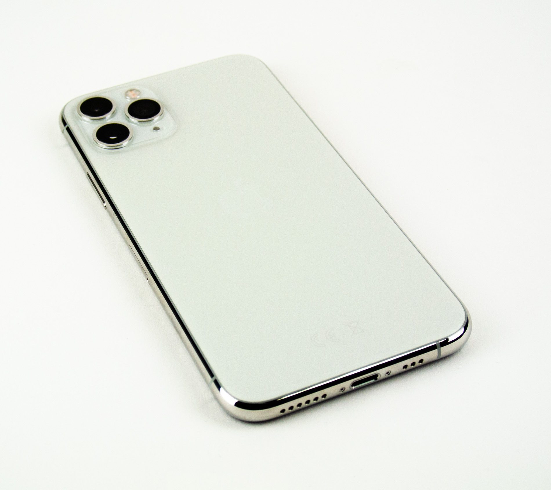 smartphone iphone11pro silver1